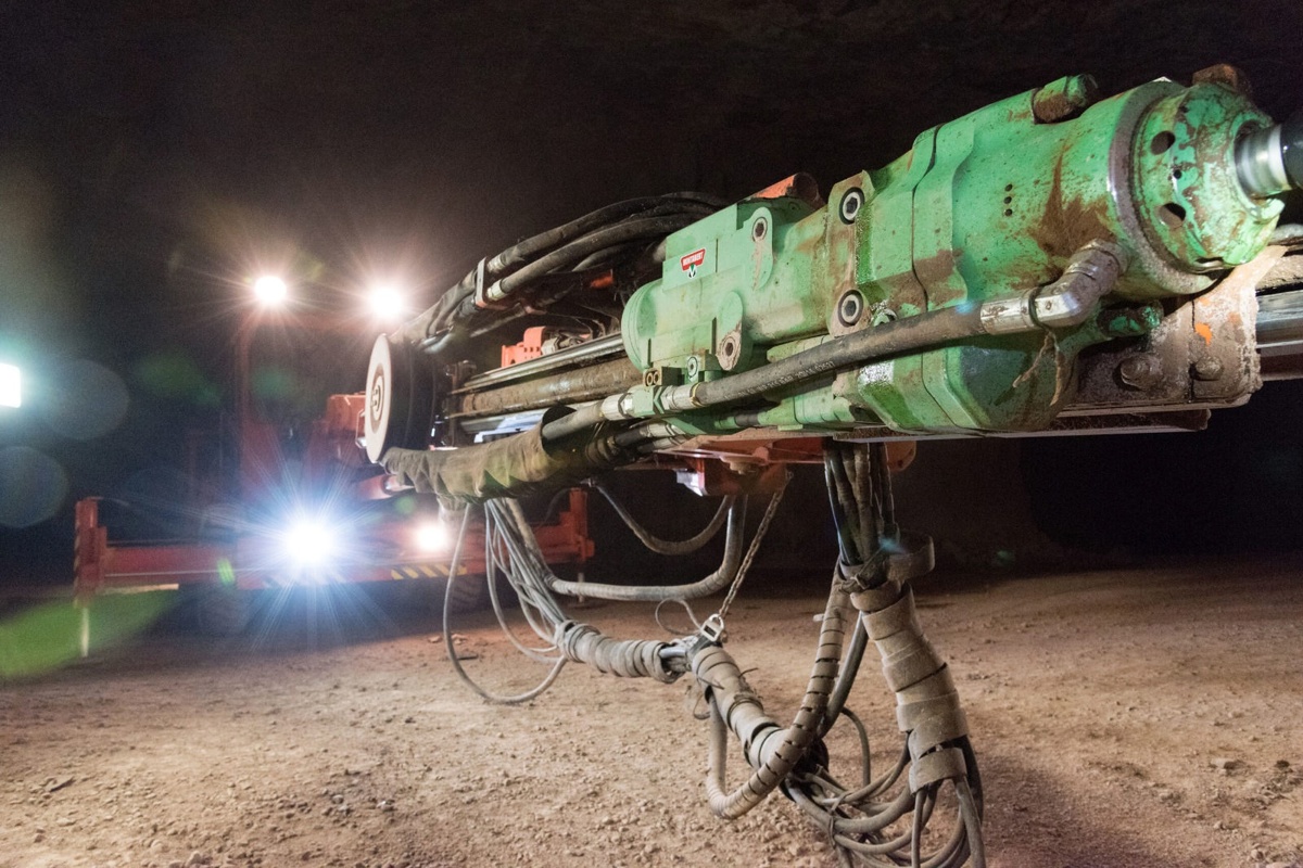 Как выбрать гидравлический перфоратор для буровой установки: гид для горнодобычи и бурения