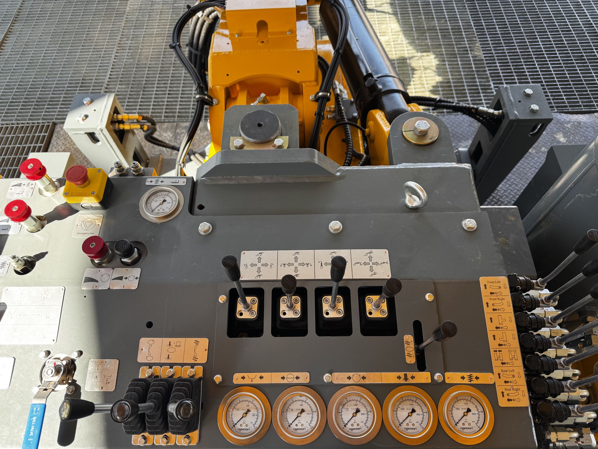 Приемка новой проходческой буровой установки Kaishan KJ310 на заводе в Китае